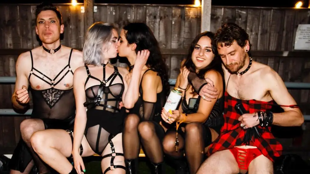 What you should know before going to a sex party