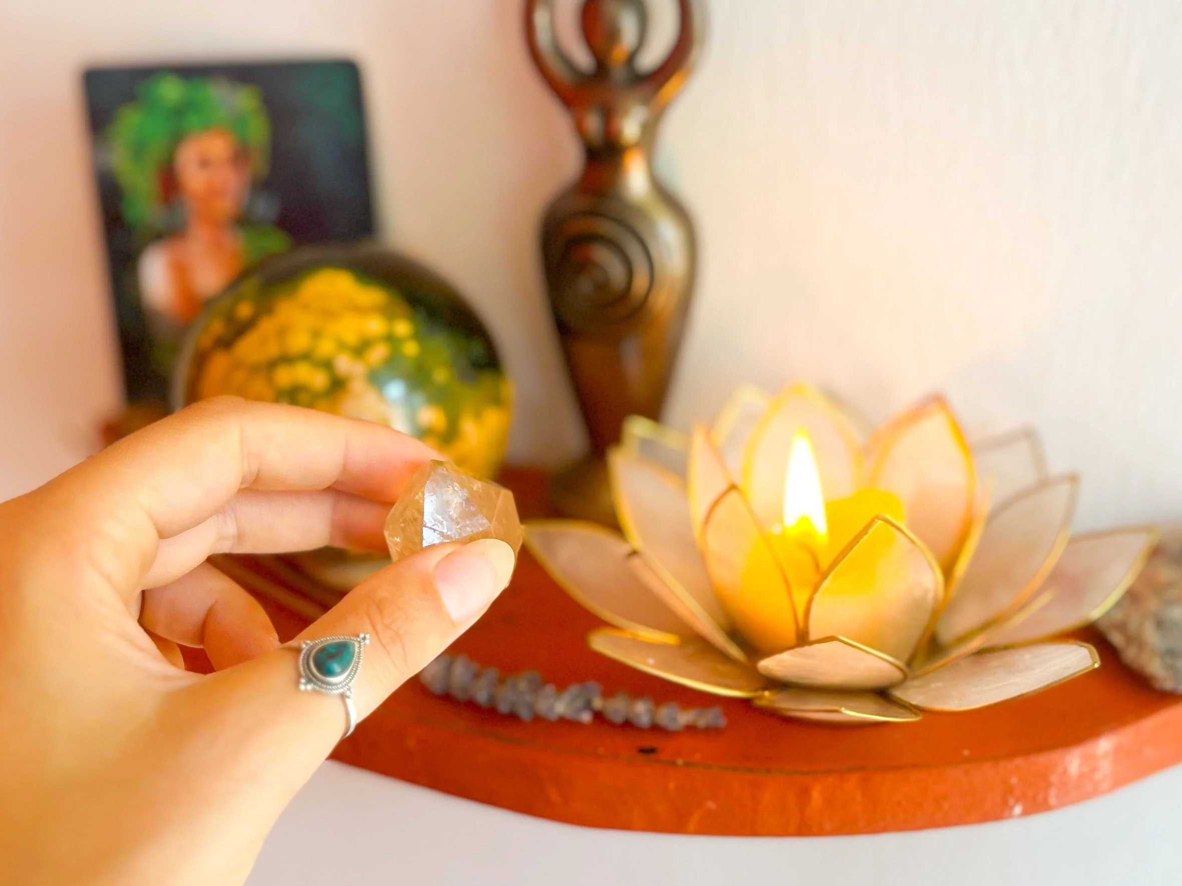 Klein altaar met edelstenen