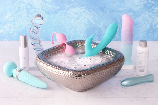 Seks speeltjes in een badje
