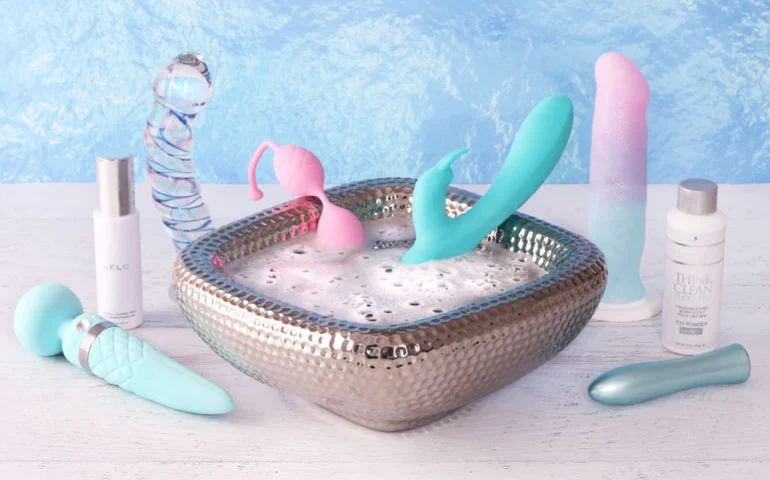 Seks speeltjes in een badje