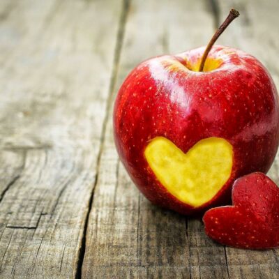 Apple woth a heart