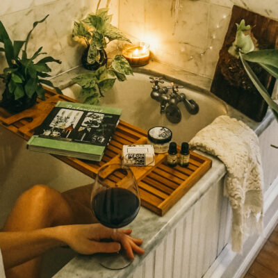 Bath with wine and plants