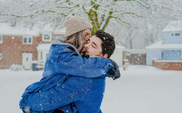 Couple kissing snow