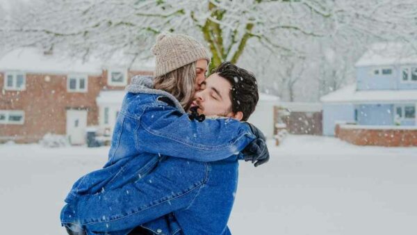 Couple kissing snow